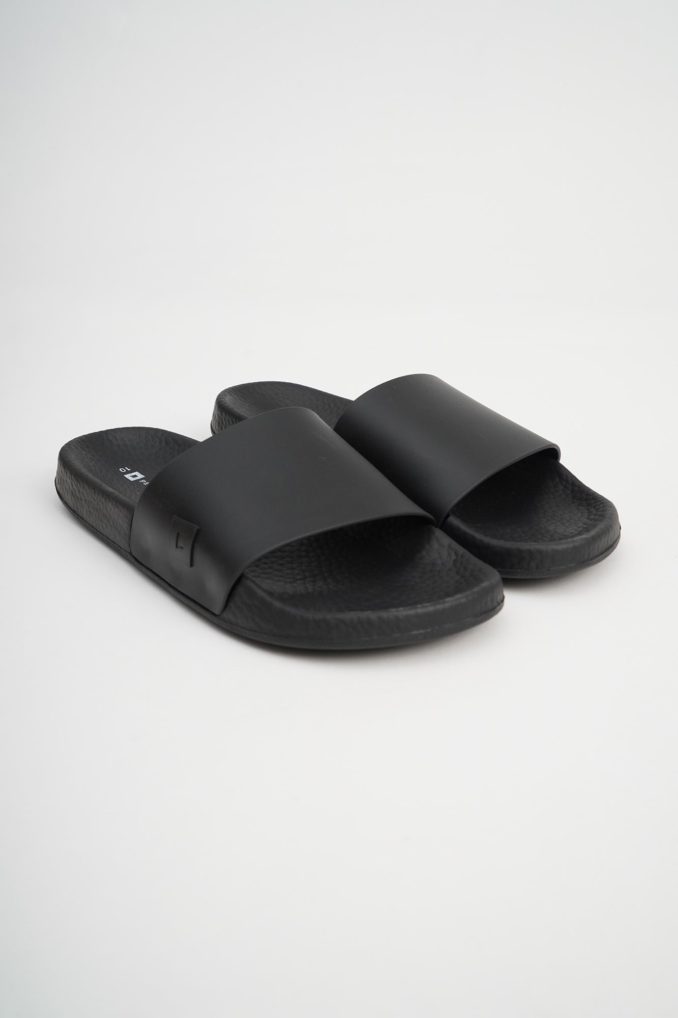 Slip on clearance slippers penshoppe